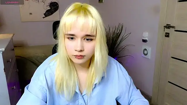 Shuhua Meow online show from 09-29-25, 04:01