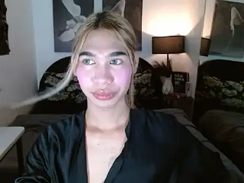 julietdelaveigne online show from 10-18-25, 04:08