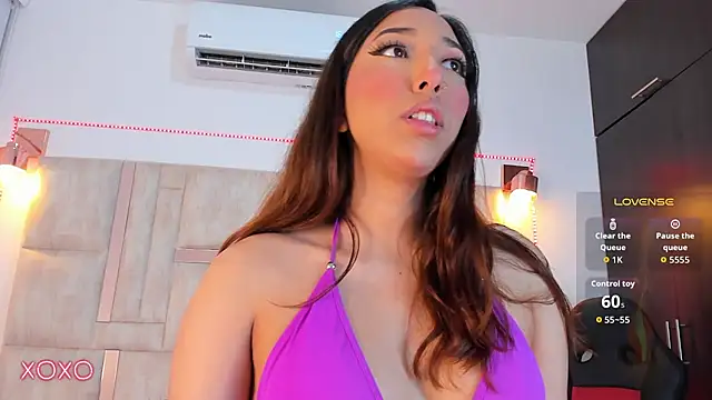 Snapshot of emily__walker chatting on 11-11-25, 08:53 emily walker online show from 11-11-25, 08:53