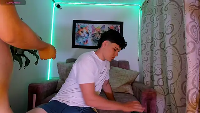 Snapshot of Cream_Jock chatting on 10-21-25, 01:06 Cream Jock online show from 10-21-25, 01:06