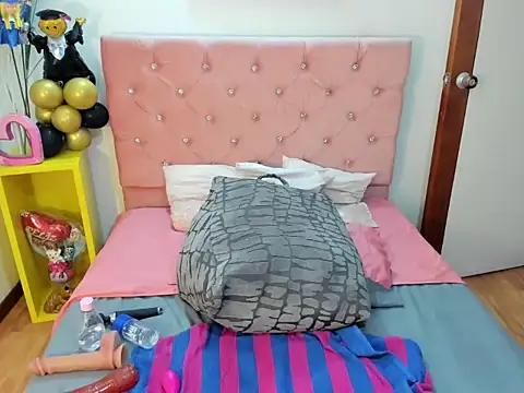 tinalorenz  online show from 10-30-25, 02:18