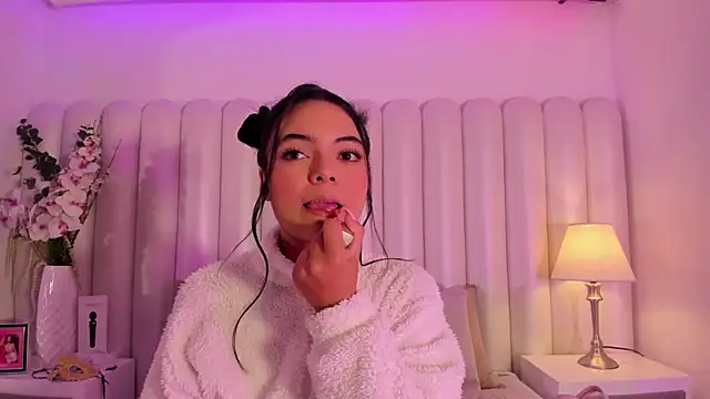 AriaBelles online show from 11-11-25, 10:15