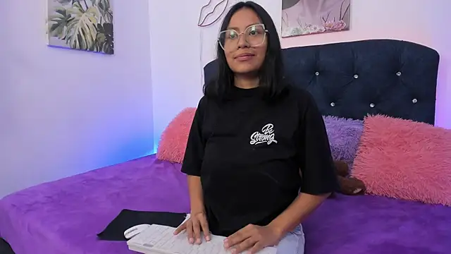 zarelynn online show from 10-04-25, 02:37