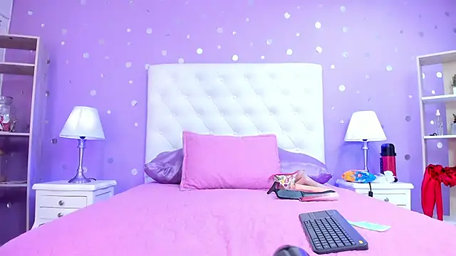 Snapshot of alana_johnson_0 chatting on 09-30-25, 12:43 alana johnson 0 online show from 09-30-25, 12:43