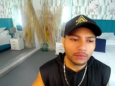 Snapshot of Max_Rivers chatting on 10-06-25, 12:24 Max Rivers online show from 10-06-25, 12:24