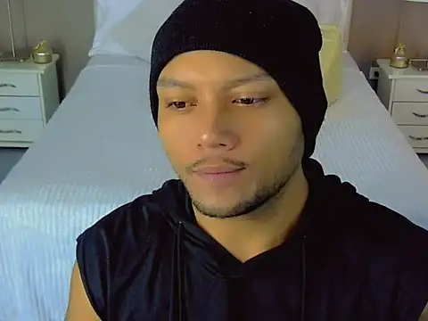 Snapshot of Max_Rivers chatting on 10-08-25, 12:25 Max Rivers online show from 10-08-25, 12:25