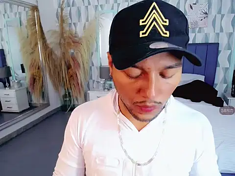 Snapshot of Max_Rivers chatting on 10-18-25, 07:14 Max Rivers online show from 10-18-25, 07:14