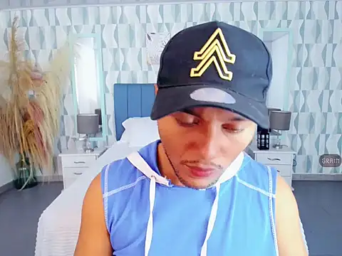 Snapshot of Max_Rivers chatting on 10-19-25, 07:25 Max Rivers online show from 10-19-25, 07:25