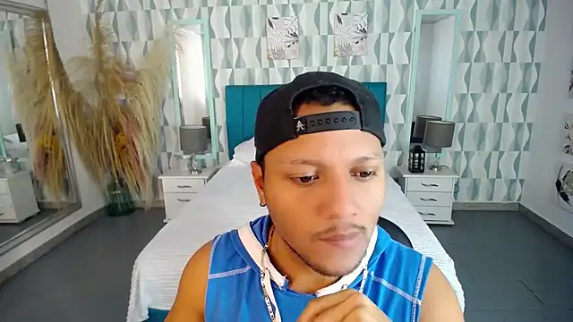 Snapshot of Max_Rivers chatting on 10-20-25, 07:14 Max Rivers online show from 10-20-25, 07:14