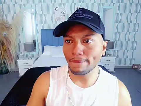 Snapshot of Max_Rivers chatting on 10-29-25, 07:26 Max Rivers online show from 10-29-25, 07:26