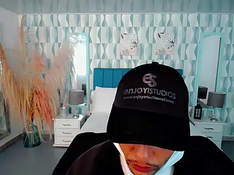 Snapshot of Max_Rivers chatting on 11-07-25, 12:49 Max Rivers online show from 11-07-25, 12:49