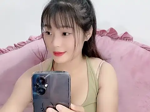 Snapshot of Lie_liee chatting on 10-30-25, 01:12 Lie liee online show from 10-30-25, 01:12