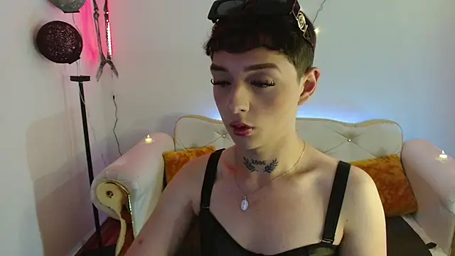 Snapshot of David_Fox01 chatting on 10-11-25, 03:28 David Fox01 online show from 10-11-25, 03:28