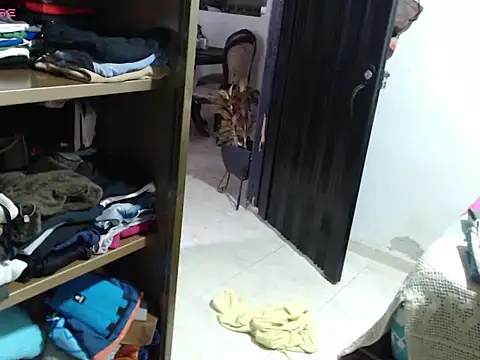 Snapshot of SaryBate chatting on 03-25-26, 08:37 SaryBate online show from 03-25-26, 08:37