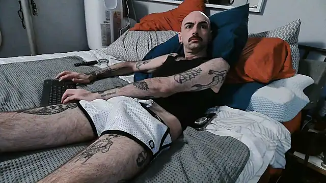 Snapshot of hungbot chatting on 10-07-25, 06:21 hungbot online show from 10-07-25, 06:21