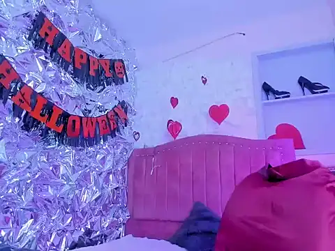 laylahotl online show from 10-20-25, 01:22