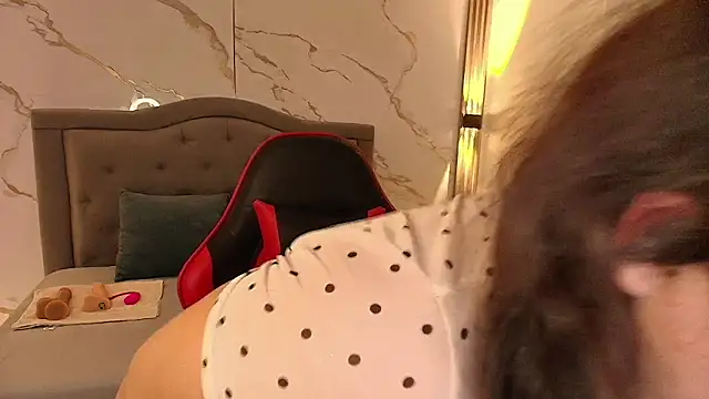 Nina Rouge7 online show from 09-30-25, 06:40