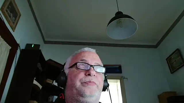 Snapshot of RoqueGC chatting on 09-24-25, 05:00 RoqueGC online show from 09-24-25, 05:00