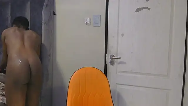 Snapshot of MthondoWeBananaX2 chatting on 10-28-25, 04:53 MthondoWeBananaX2 online show from 10-28-25, 04:53