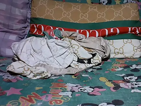 Snapshot of Ella_marie14 chatting on 10-21-25, 11:44 Ella marie14 online show from 10-21-25, 11:44