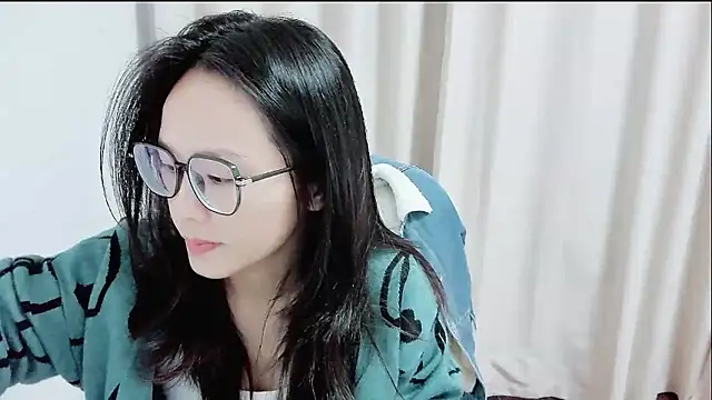 Snapshot of guai00 chatting on 01-08-26, 01:24 guai00 online show from 01-08-26, 01:24