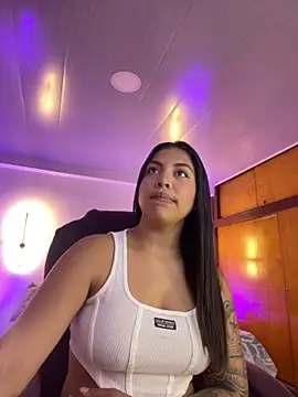 Snapshot of kloe28 chatting on 09-27-25, 04:06 kloe28 online show from 09-27-25, 04:06