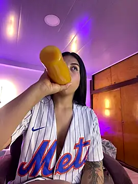 Snapshot of kloe28 chatting on 09-30-25, 03:44 kloe28 online show from 09-30-25, 03:44