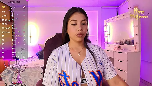 Snapshot of kloe28 chatting on 10-14-25, 03:40 kloe28 online show from 10-14-25, 03:40