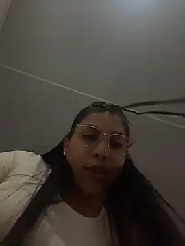 Snapshot of kloe28 chatting on 11-05-25, 03:39 kloe28 online show from 11-05-25, 03:39