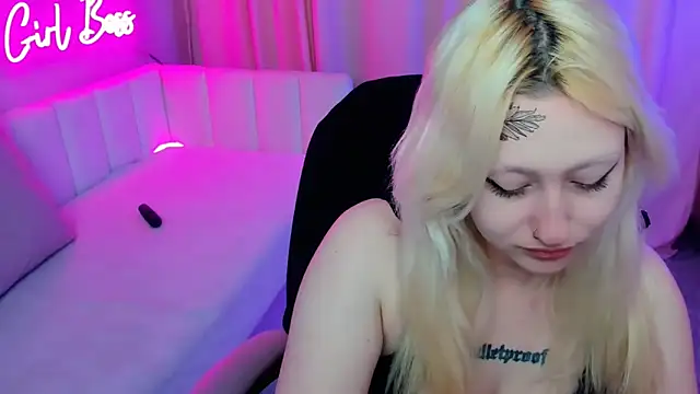 JuliaSharkk online show from 09-29-25, 01:49