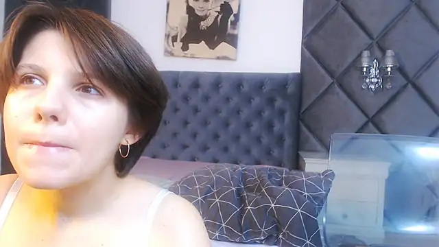 WendyChantal online show from 10-22-25, 04:02