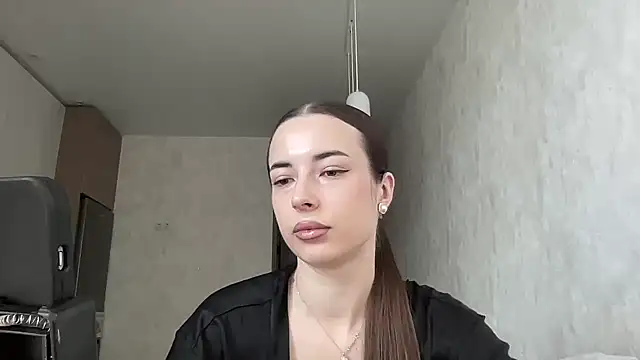 Snapshot of Feynelle chatting on 10-28-25, 10:30 Feynelle online show from 10-28-25, 10:30