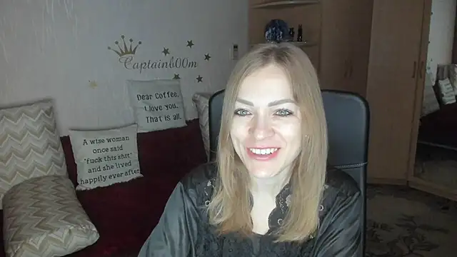 Snapshot of Tiffany_Bates chatting on 10-13-25, 03:28 Tiffany Bates online show from 10-13-25, 03:28