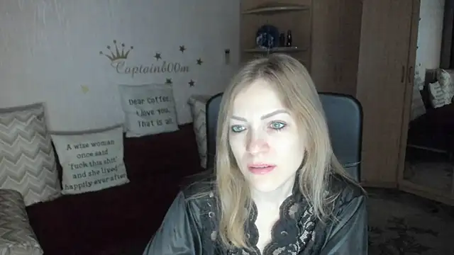 Snapshot of Tiffany_Bates chatting on 10-15-25, 03:06 Tiffany Bates online show from 10-15-25, 03:06