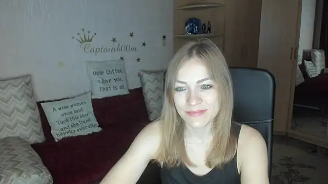 Snapshot of Tiffany_Bates chatting on 10-21-25, 03:18 Tiffany Bates online show from 10-21-25, 03:18