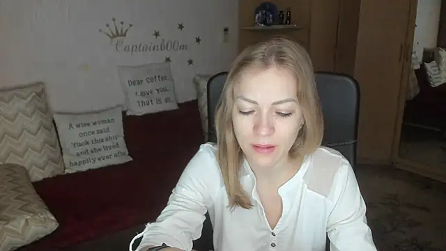 Snapshot of Tiffany_Bates chatting on 10-30-25, 03:30 Tiffany Bates online show from 10-30-25, 03:30