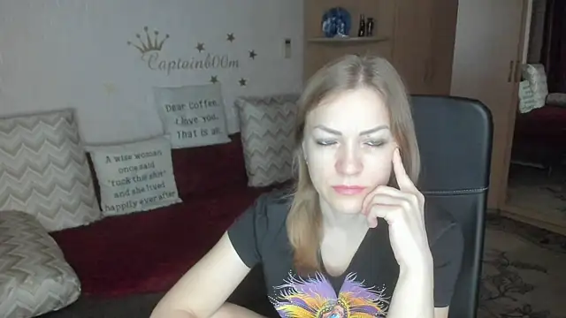 Tiffany Bates online show from 11-19-25, 03:28