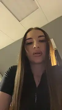 Luna Olsen online show from 02-07-26, 04:16