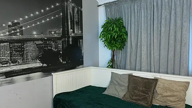 Snapshot of MilaYumi chatting on 11-13-25, 07:07 MilaYumi online show from 11-13-25, 07:07