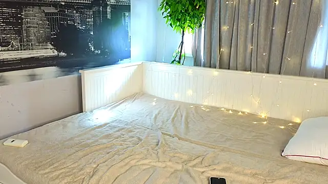 MilaYumi online show from 11-23-25, 09:20