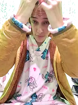 Snapshot of Lilo-skinny chatting on 10-18-25, 06:05 Lilo-skinny online show from 10-18-25, 06:05