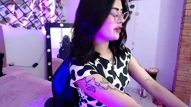 isa bunny18 online show from 10-21-25, 02:23