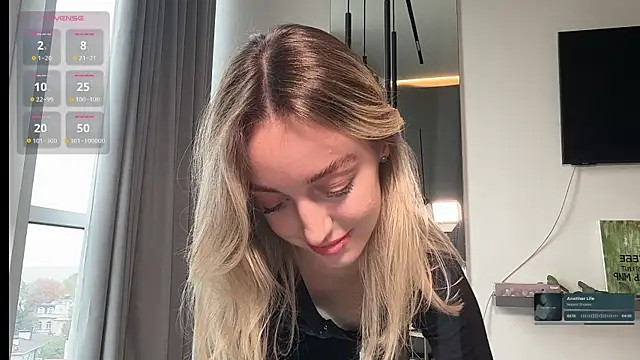 Snapshot of SophieBelll chatting on 10-27-25, 10:41 SophieBelll online show from 10-27-25, 10:41