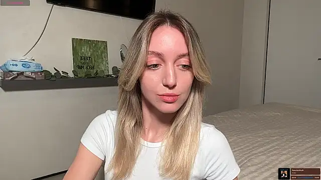 Snapshot of SophieBelll chatting on 11-13-25, 11:20 SophieBelll online show from 11-13-25, 11:20