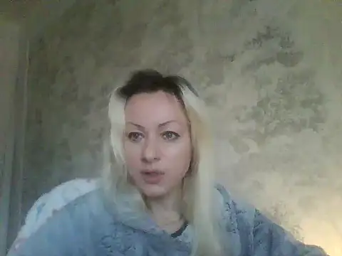 Snapshot of Veyrise chatting on 10-25-25, 08:22 Veyrise online show from 10-25-25, 08:22