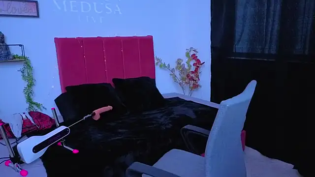 pequitasmedusa9 online show from 10-07-25, 07:55