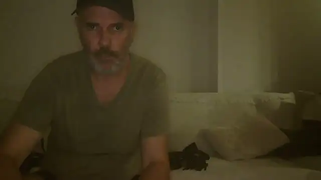 Snapshot of Young_Arab_and_Gay_Daddy chatting on 10-13-25, 05:13 Young Arab and Gay Daddy online show from 10-13-25, 05:13