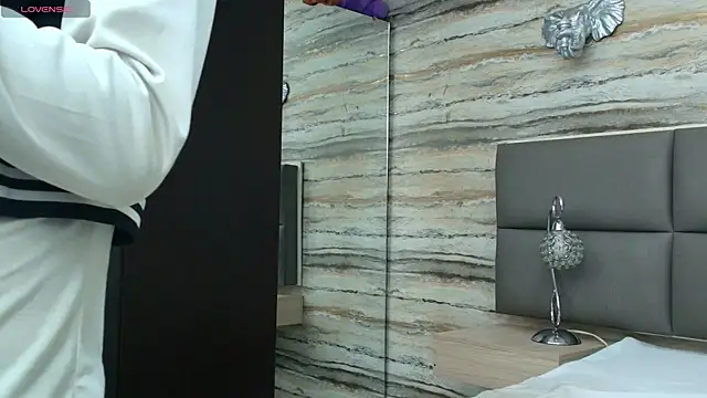 Lovers 21 online show from 04-30-26, 03:57