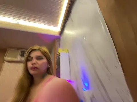 Snapshot of MissFlammarah chatting on 11-19-25, 02:33 MissFlammarah online show from 11-19-25, 02:33