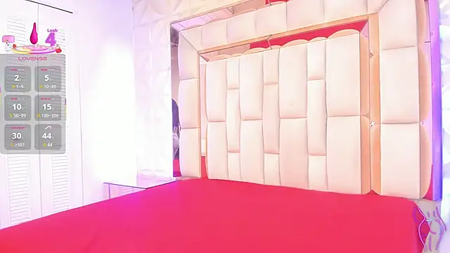 Snapshot of Sarah_Adamss chatting on 11-17-25, 12:22 Sarah Adamss online show from 11-17-25, 12:22